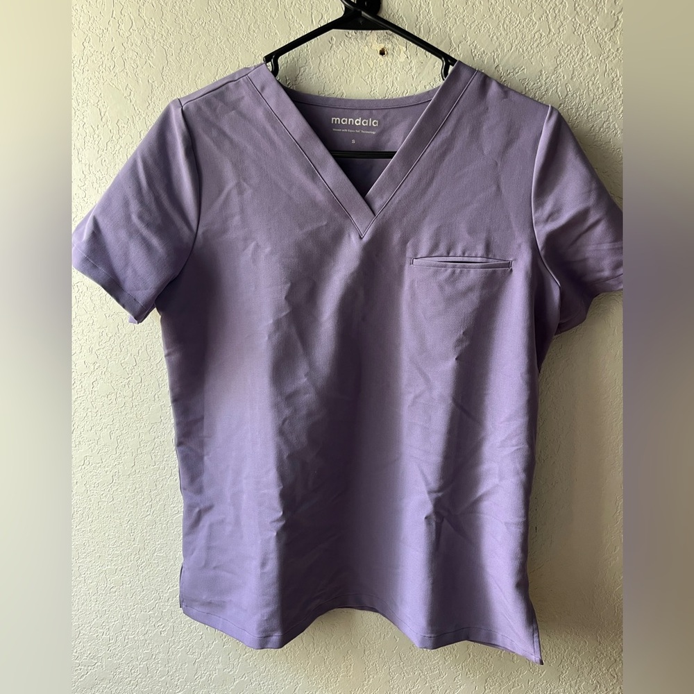 Mandala Women's Purple V-Neck scrub top lavender small